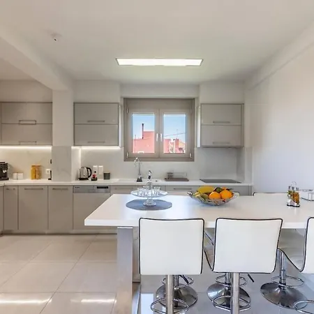 Apartment Golden Feather *
